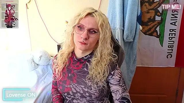 Snapshot of Lori_Myaf chatting on 04/22/26, 02:35 Lori Myaf online show from 04/22/26, 02:35