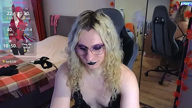 Lori Myaf online show from 10/30/25, 01:09