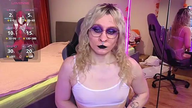 Lori Myaf online show from 11/17/25, 01:48