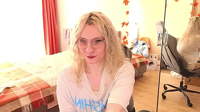 Snapshot of Lori_Myaf chatting on 10/02/25, 01:36 Lori Myaf online show from 10/02/25, 01:36
