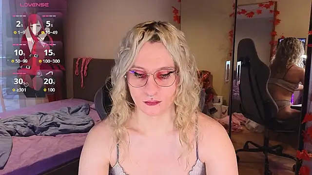 Snapshot of Lori_Myaf chatting on 09/27/25, 03:29 Lori Myaf online show from 09/27/25, 03:29
