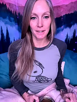 ItsDanniG online show from 10/29/25, 05:12