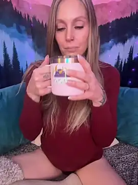 ItsDanniG online show from 11/10/25, 06:13