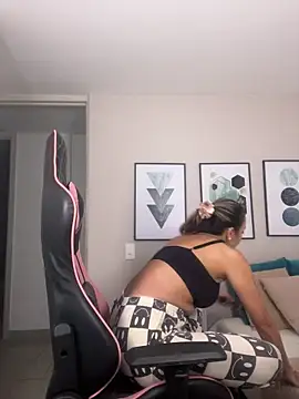 DianaHopson online show from 11/08/25, 11:36