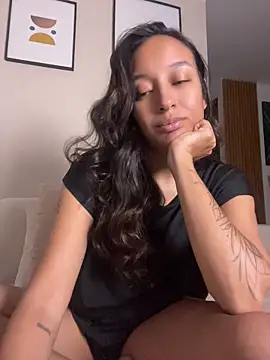 Snapshot of DianaHopson chatting on 07/02/26, 01:28 DianaHopson online show from 07/02/26, 01:28