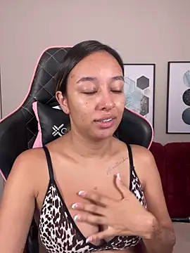 DianaHopson online show from 03/22/25, 11:32