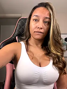 DianaHopson online show from 10/19/25, 01:19