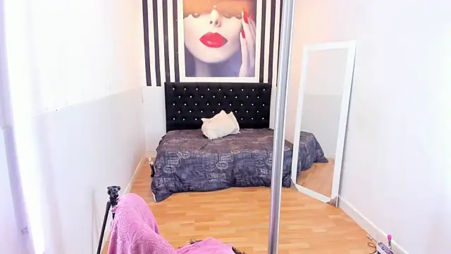 Snapshot of Shanelle__ chatting on 09/22/25, 01:50 Shanelle online show from 09/22/25, 01:50