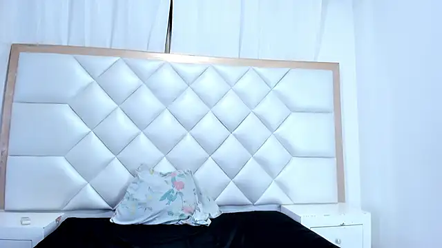 Snapshot of Shanelle__ chatting on 11/03/25, 01:58 Shanelle online show from 11/03/25, 01:58