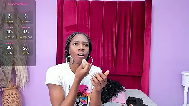 Snapshot of Shanelle__ chatting on 11/20/25, 01:45 Shanelle online show from 11/20/25, 01:45