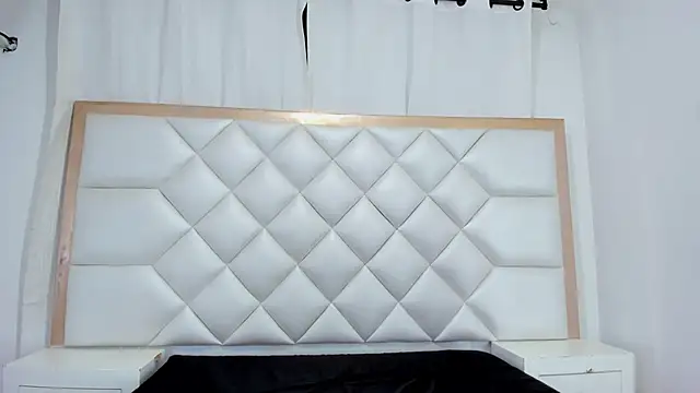 Snapshot of Shanelle__ chatting on 10/29/25, 01:32 Shanelle online show from 10/29/25, 01:32