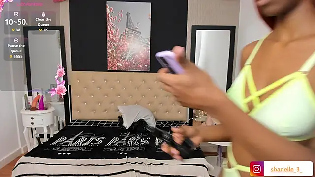 Snapshot of Shanelle__ chatting on 09/29/25, 01:39 Shanelle online show from 09/29/25, 01:39