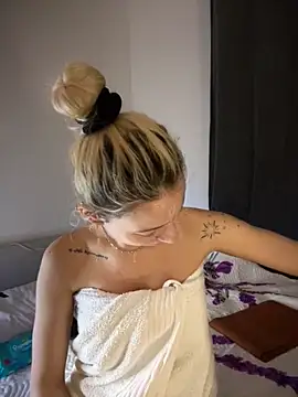 Ella Charm online show from 10/24/25, 03:33