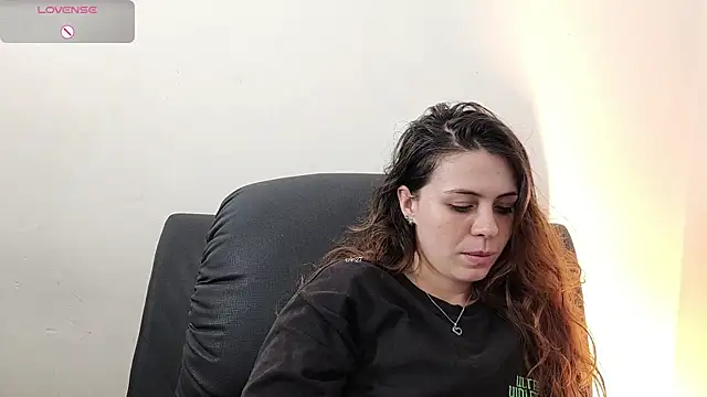 Snapshot of irinasweet27 chatting on 10/18/25, 02:13 irinasweet27 online show from 10/18/25, 02:13
