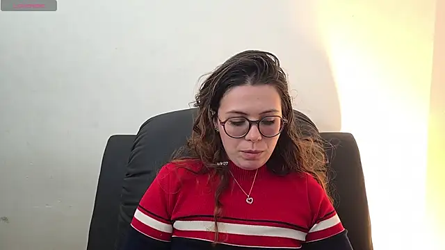 Snapshot of irinasweet27 chatting on 10/06/25, 12:56 irinasweet27 online show from 10/06/25, 12:56