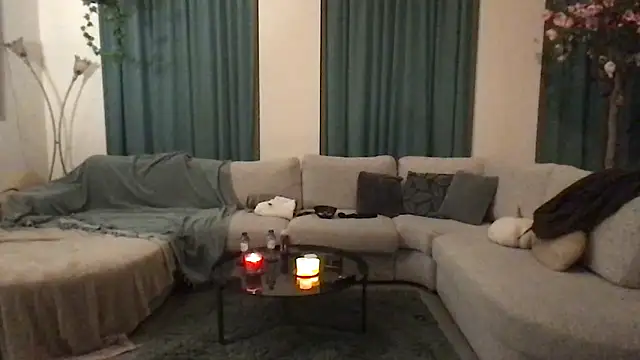 Snapshot of ROXYNL chatting on 01/15/26, 06:00 ROXYNL online show from 01/15/26, 06:00