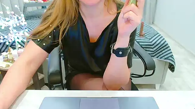 EveLove33 online show from 04/19/26, 06:10