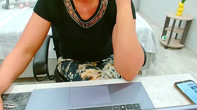 EveLove33 online show from 05/30/26, 04:45