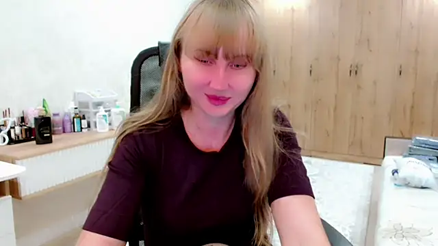 Snapshot of EveLove33 chatting on 11/15/25, 05:06 EveLove33 online show from 11/15/25, 05:06