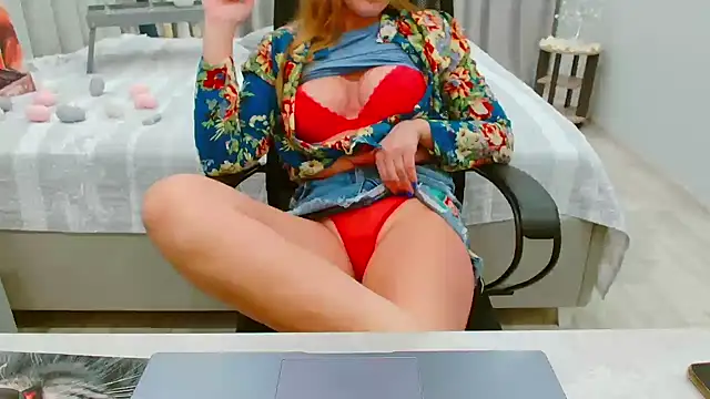 EveLove33 online show from 05/17/26, 05:24
