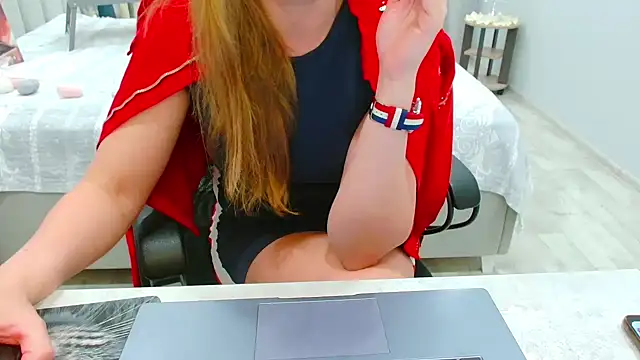 EveLove33 online show from 05/13/26, 02:24