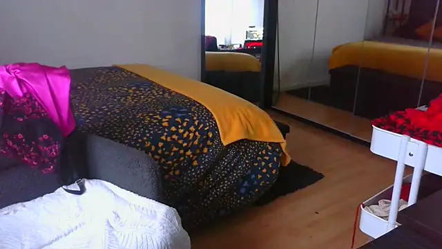 sarametisse26 online show from 02/12/26, 08:03