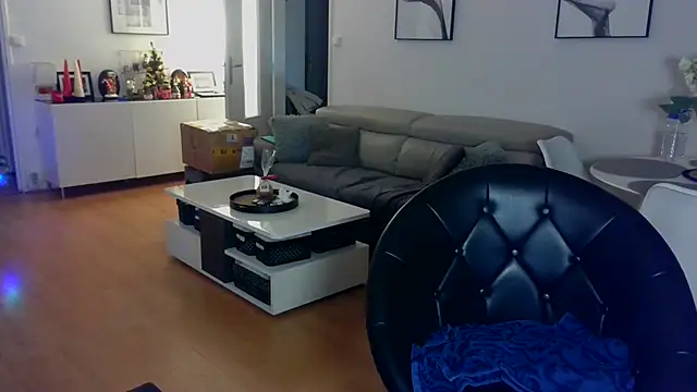 sarametisse26 online show from 12/05/25, 07:07