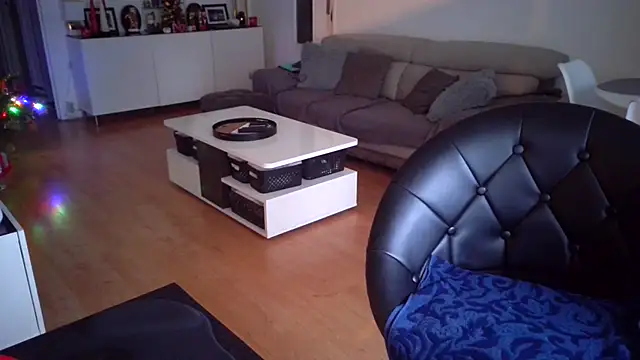 sarametisse26 online show from 12/04/25, 08:02