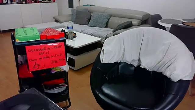 sarametisse26 online show from 12/19/25, 07:11