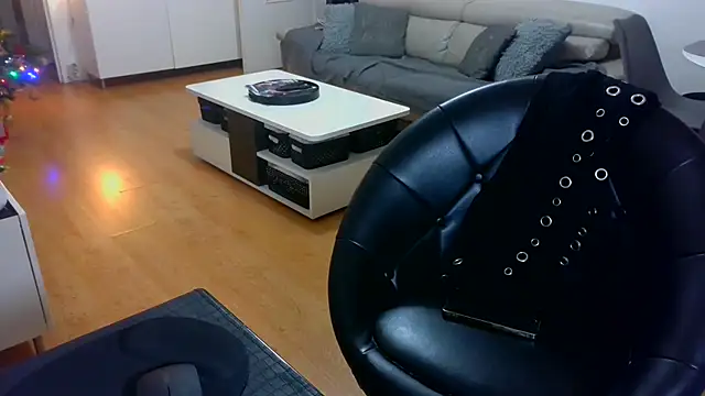 sarametisse26 online show from 12/15/25, 07:03