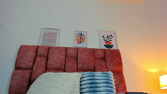 TiffanyFox1 online show from 05/21/26, 10:12