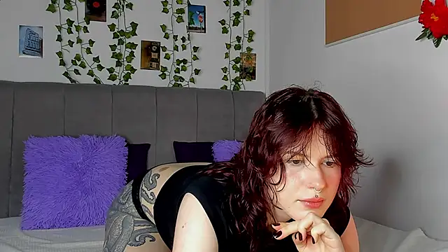 Snapshot of miss_Lizzy chatting on 10/20/25, 01:07 miss Lizzy online show from 10/20/25, 01:07