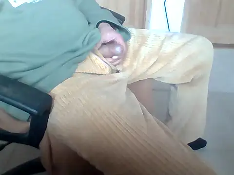 Snapshot of Whaleboy chatting on 11/11/25, 06:41 Whaleboy online show from 11/11/25, 06:41