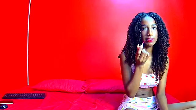 Snapshot of candymia68 chatting on 03/13/26, 10:15 candymia68 online show from 03/13/26, 10:15