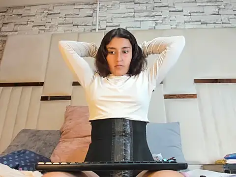 Snapshot of AngelaLinaresx69 chatting on 07/21/26, 07:48 AngelaLinaresx69 online show from 07/21/26, 07:48
