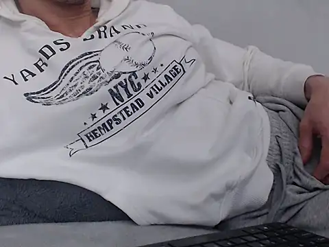 Snapshot of MikeyMaXXX chatting on 03/01/26, 12:32 MikeyMaXXX online show from 03/01/26, 12:32