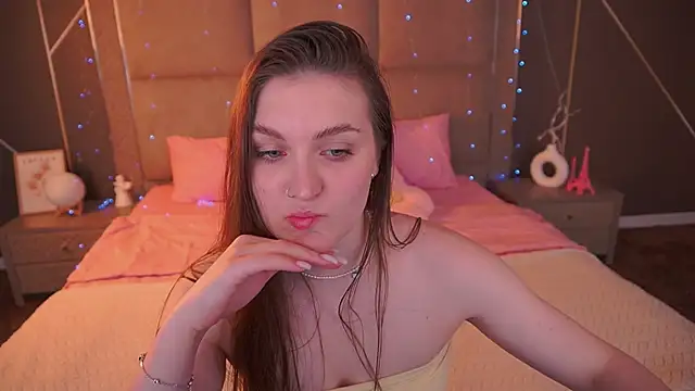 EmmyCharmm online show from 02/04/26, 06:52