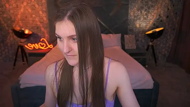 EmmyCharmm online show from 11/05/25, 07:00