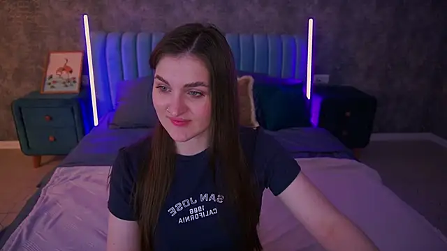 EmmyCharmm online show from 04/05/26, 05:36