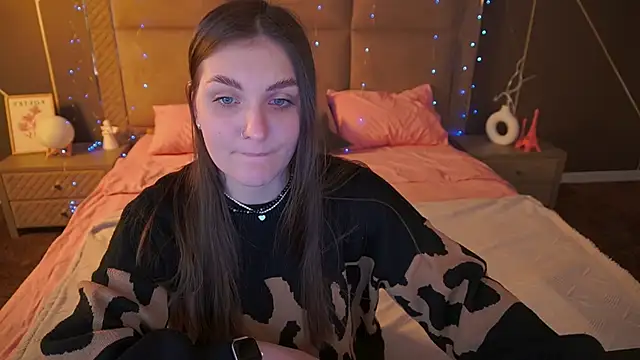 EmmyCharmm online show from 02/09/26, 06:44