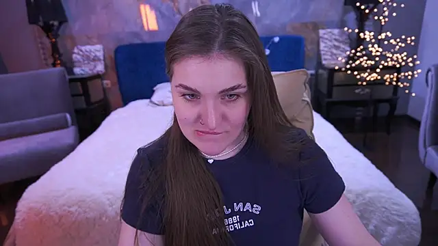 EmmyCharmm online show from 04/08/26, 05:42