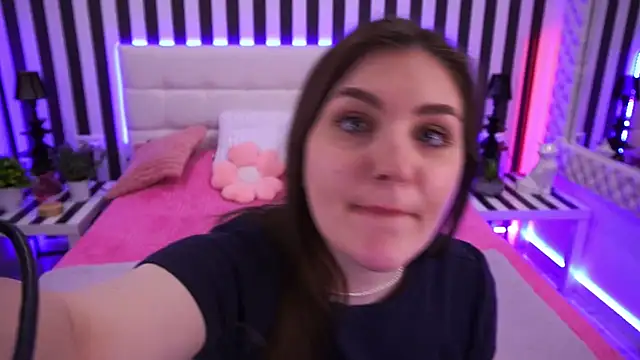 EmmyCharmm online show from 04/07/26, 05:42