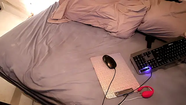 xxpixeyxx online show from 11/29/25, 04:23