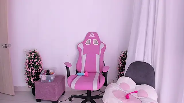 keissy rincon  online show from 11/28/25, 04:12