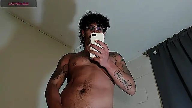 Snapshot of FuckHardlove chatting on 10/22/25, 04:12 FuckHardlove online show from 10/22/25, 04:12