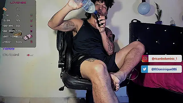 Snapshot of FuckHardlove chatting on 10/31/25, 02:46 FuckHardlove online show from 10/31/25, 02:46