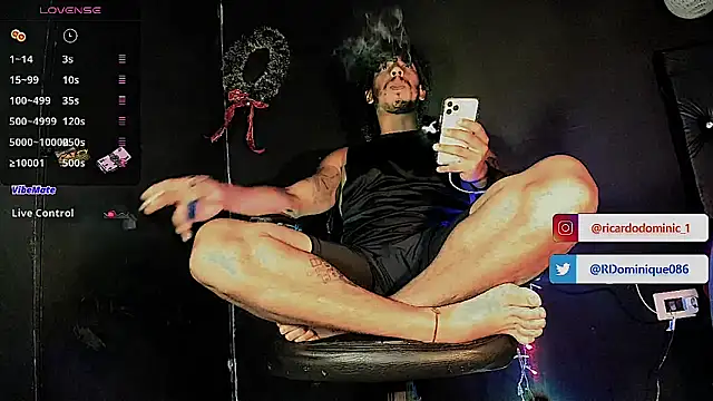 Snapshot of FuckHardlove chatting on 12/17/25, 06:24 FuckHardlove online show from 12/17/25, 06:24