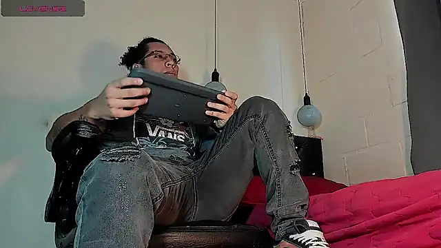 Snapshot of FuckHardlove chatting on 09/23/25, 06:37 FuckHardlove online show from 09/23/25, 06:37
