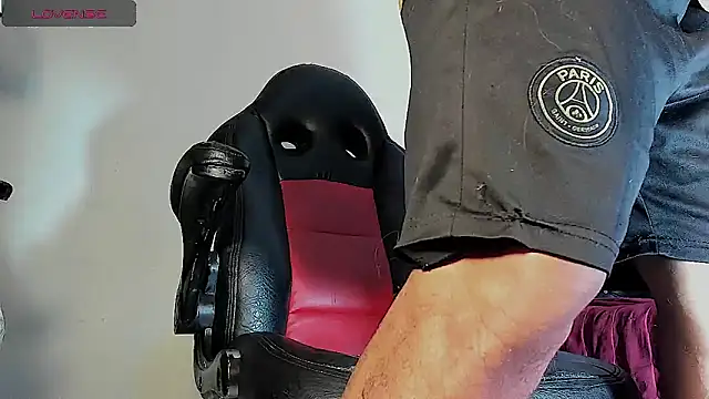 Snapshot of FuckHardlove chatting on 10/22/25, 04:17 FuckHardlove online show from 10/22/25, 04:17