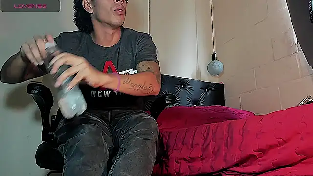 Snapshot of FuckHardlove chatting on 09/26/25, 06:15 FuckHardlove online show from 09/26/25, 06:15